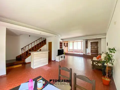 CHALET DE 3 AMBIENTES MAS DEPENDENCIA, LAVADERO Y GARAGE