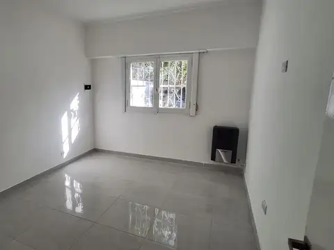 Venta de casa 3 amb en parque Luro