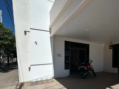 Local en Venta Via Púb.