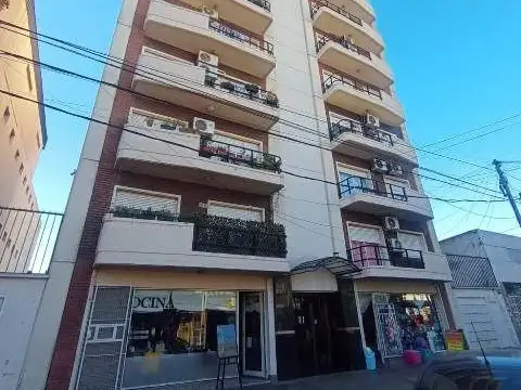 2 ambientes con cochera expensas incluye Municipal y Aysa