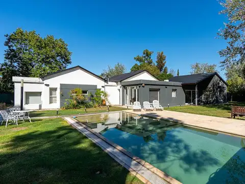VENTA Casa 3 Dormitorios con Jardín, Quincho, Pileta y Cochera en Aldea Fisherton