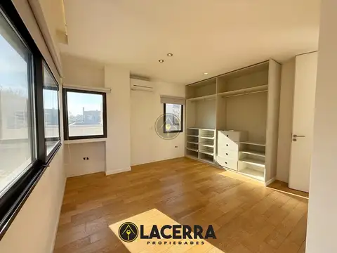 Casa 6 ambientes con 2 baños