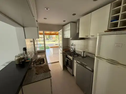 Casa en Alquiler con 1 cochera