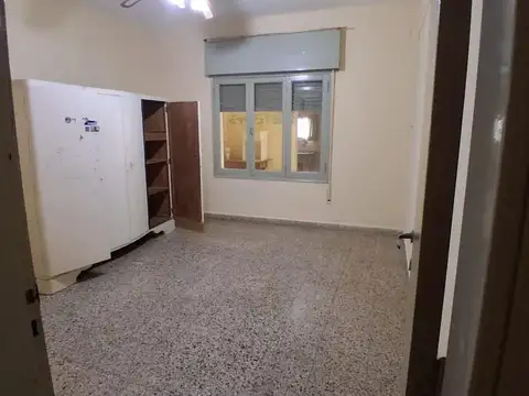 Casa 8 ambientes con 1 baño