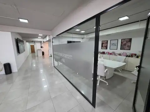 Oficina en Venta con 2 cocheras