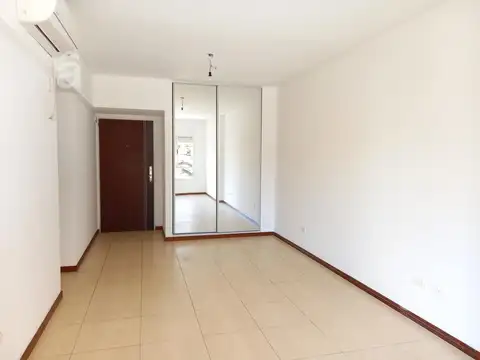 Departamento en Alquiler en Villa Ballester, $ 650.000