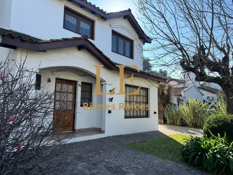 Casa en Alquiler con 4 cocheras