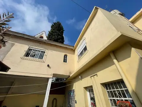 Depto Tipo Casa 4 ambientes con 2 baños