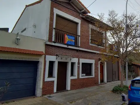 PH EN PLANTA ALTA DE 4 AMBIENTES TOTALMENTE INDEPENDIENTE.