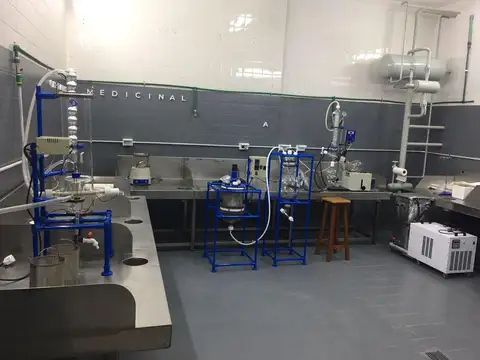 Venta f. de comercio (laboratorio de cannabinoides y aceites esenciales) + propiedad
