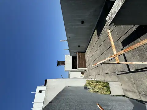 Departamento en alquiler con cochera y terraza privada