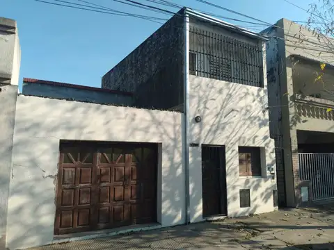 VENTA CASA 2 DORM. B° ROMA A REFACCIONAR