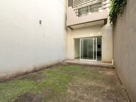 Monoambiente con patio! Excelente Ubicacion!