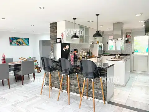 Casa 5 ambientes con 3 baños