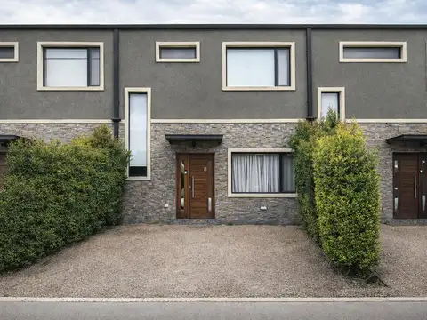 Excelente duplex en venta en La Cañada Village Pilar 3 dormit 2 baños galería y buen jardín