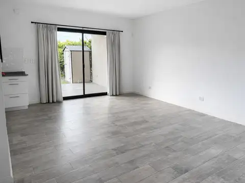 Excelente duplex en venta para inversores,La Cañada Village Pilar 3 dormit 2 baños galería y buen jardín