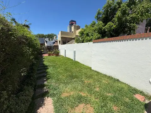 Venta| Casa 4 ambientes con cochera y jardín | Saavedra