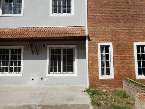 Dúplex 2 Dormitorios Barrio Cerrado en Venta con cochera José C. Paz