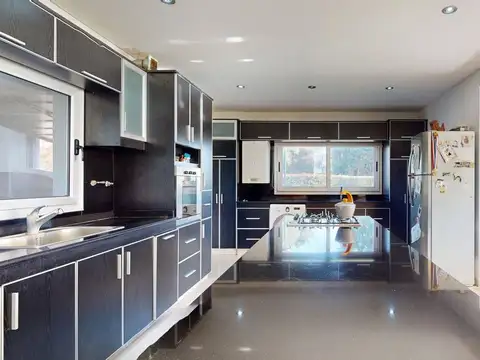 Casa en Venta con 6 cocheras