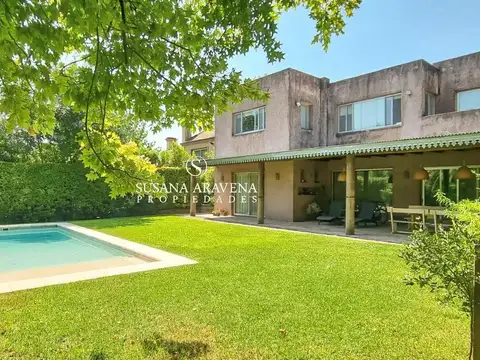 Casa en Venta en El Establo, USD 400.000