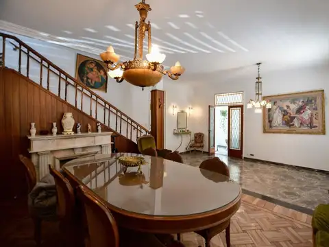 Casa 7 ambientes con 2 baños