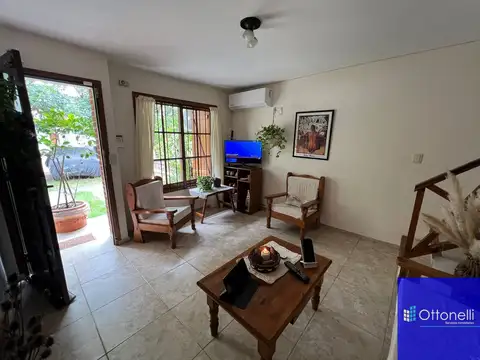 Casa 4 ambientes con 2 baños