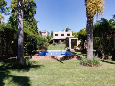 Casa en Venta con 3 cocheras