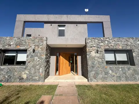 VENTA CASA EN LAR DE BOEDO