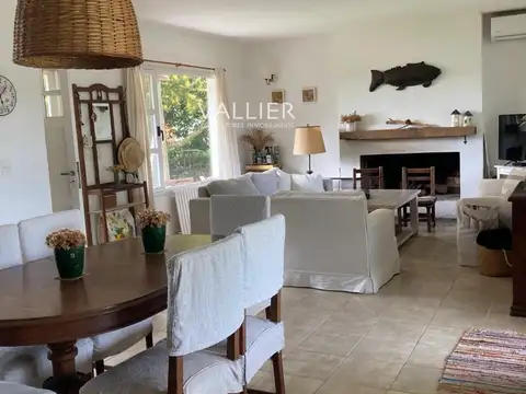 Casa 5 ambientes con 3 baños
