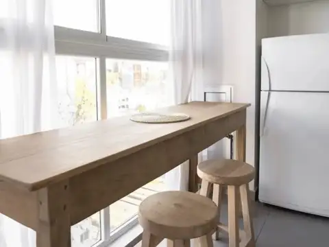 MONOAMBIENTE muy luminoso al frente, APTO PROFESIONAL en el 6°piso.