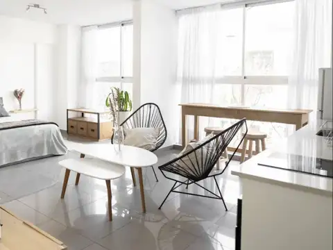 MONOAMBIENTE muy luminoso al frente, APTO PROFESIONAL en el 7°piso con COCHERA.
