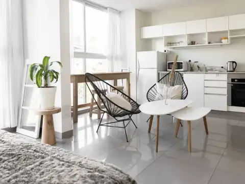 MONOAMBIENTE muy luminoso al frente, APTO PROFESIONAL en el 6°piso.