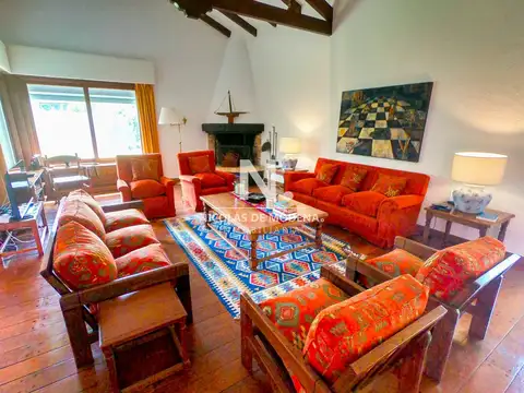 Vende casa en Cantegril, Punta del Este.