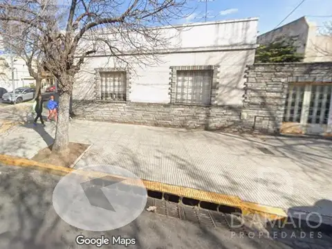 Casa en Esquina a Refaccionar con 150 m² · Segurola al 3000 · Villa Devoto