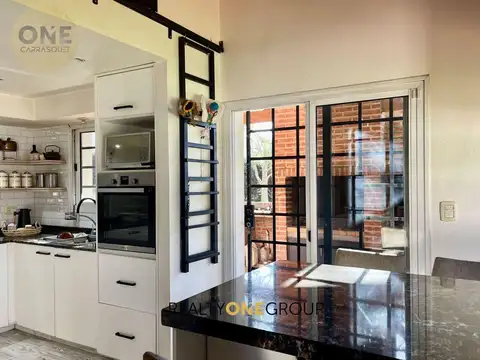Casa en venta en una planta, amplia 3 dorm y piscina. Amplio parque