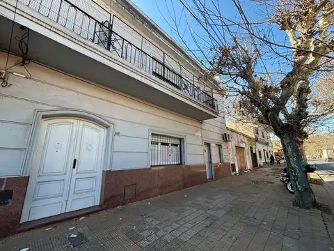 Hermoso departamento de 4 ambientes frente.- a 300 mts de rivadavia.