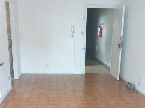 3 ambientes con balcón al frente