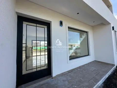Casa en Venta con 3 cocheras
