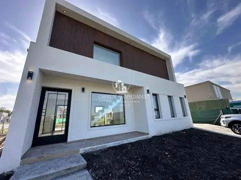 Casa en Venta en Pilar Del Este - Santa Sofia, USD 215.000