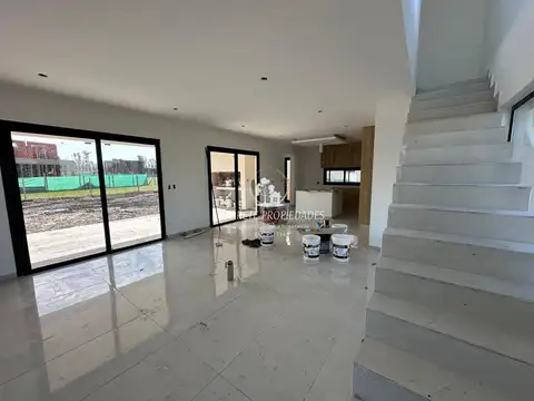Casa 5 ambientes con 3 baños