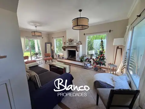 Casa en Alquiler con 1 cochera