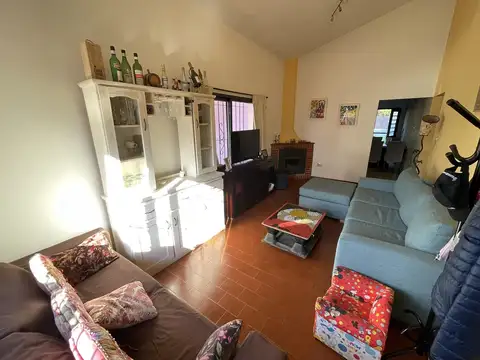 Casa en Venta con 3 cocheras