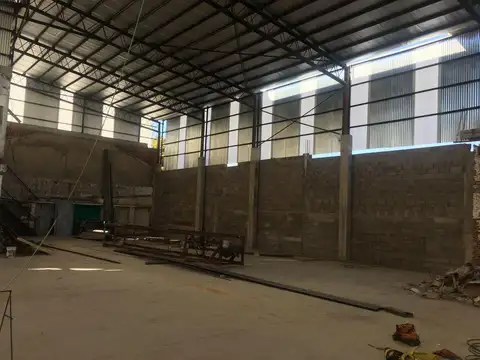 Av. De Los Granaderos 2400 (Molina 2249)