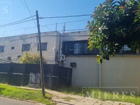 1.200 m2 de Depósito con oficinas en Alquiler en San Isidro