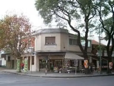 LOCAL EN ALQUILER TODA LA ESQUINA LOCAL EN P.B., PRIMER PISO Y TERRAZA, CHACARITA.