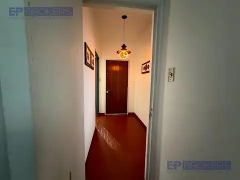 Casa en venta 3 amb. gran lote Hurlingham APTO CREDITO