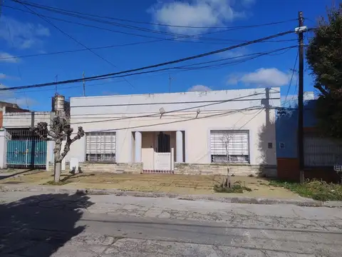 VENTA CASA 5 AMBIENTES 310M2 CON PARQ. EL PALOMAR