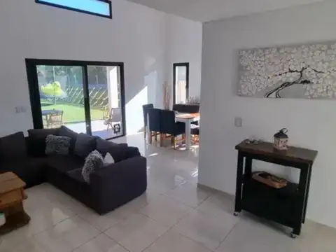 Casa Chalet  en Venta en Santa Elisa, Pilar del Este, Pilar