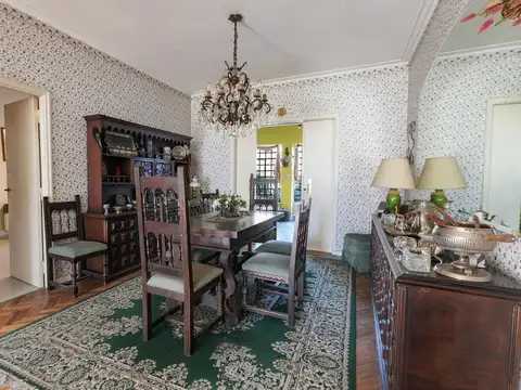 CASA EN VENTA, JARDIN, COCHERA ADROGUE