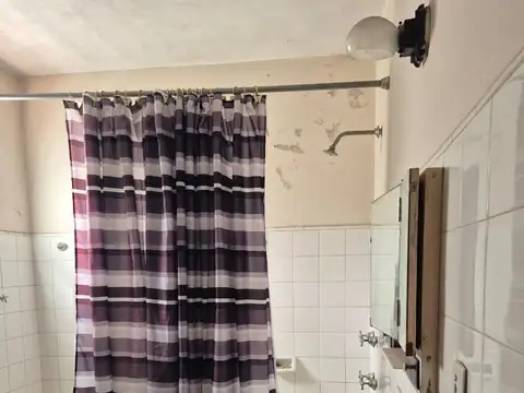 Casa 6 ambientes con 2 baños